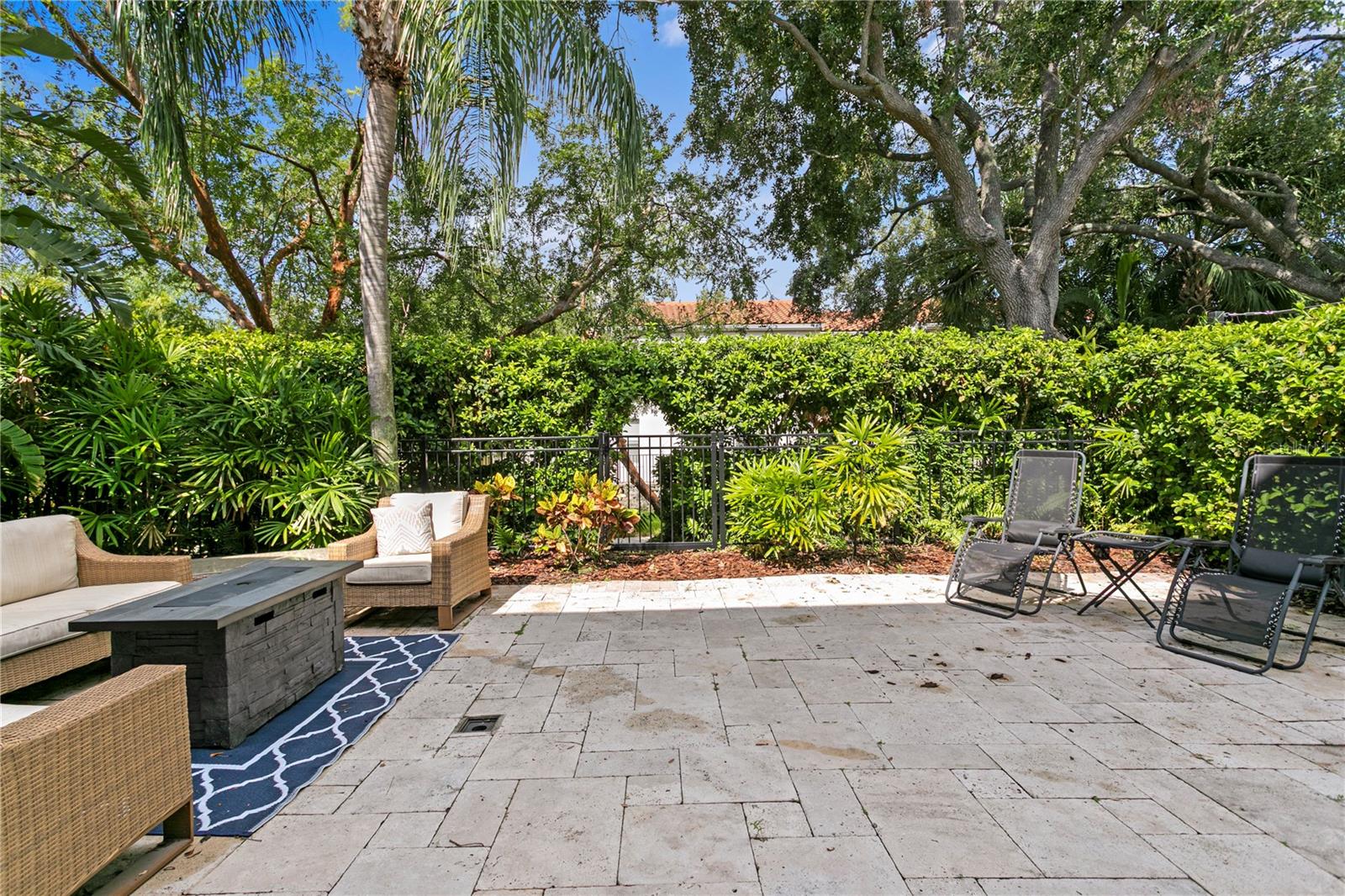 Image 18 of 68 For 945 Harbour Bay Drive