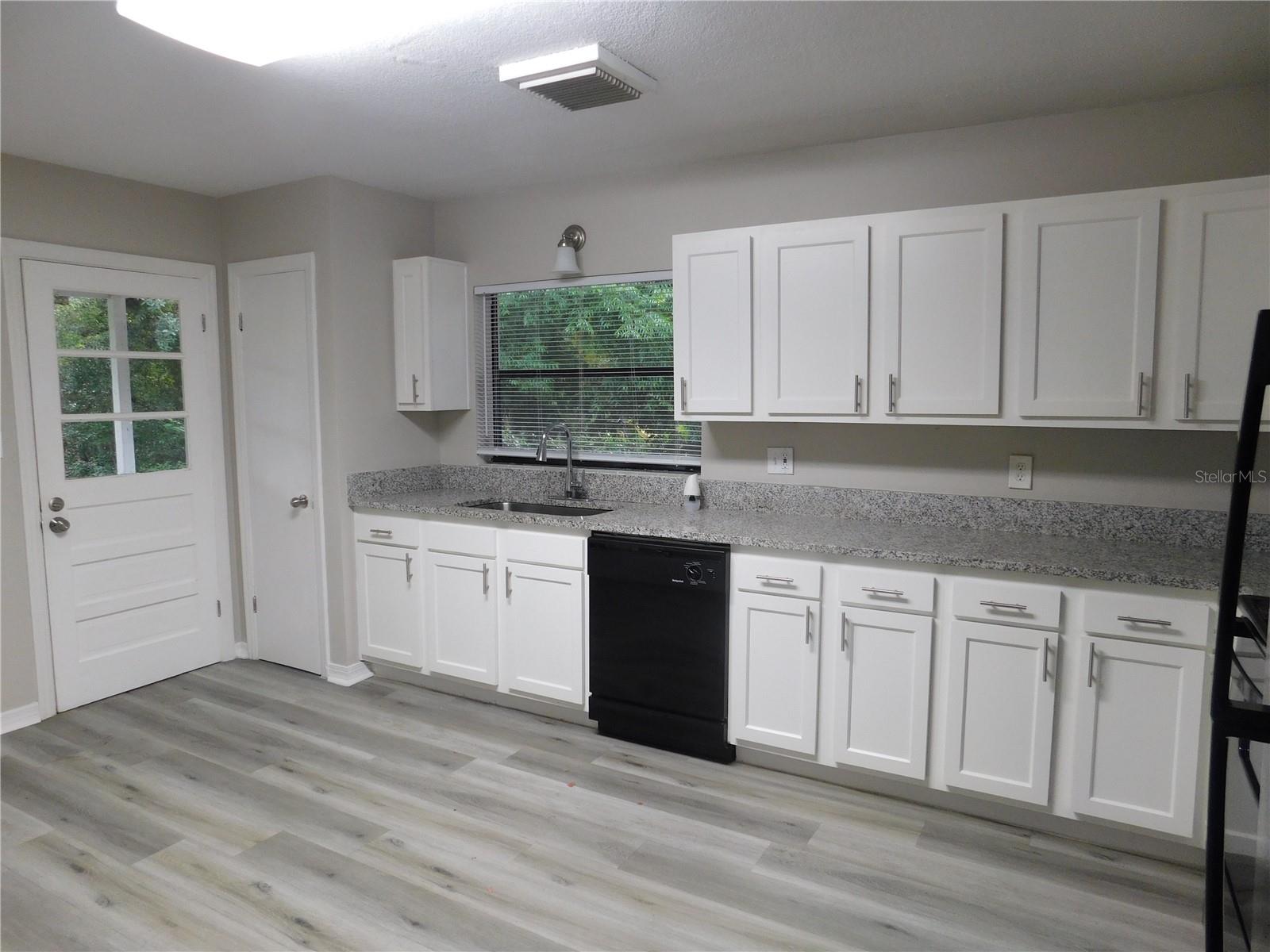 Image 15 of 19 For 507 Francis Boulevard