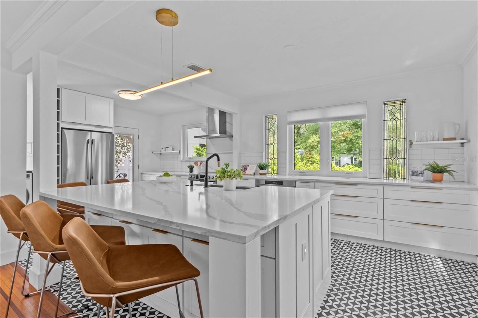 Listing photo id 8 for 3316 San Miguel Street N