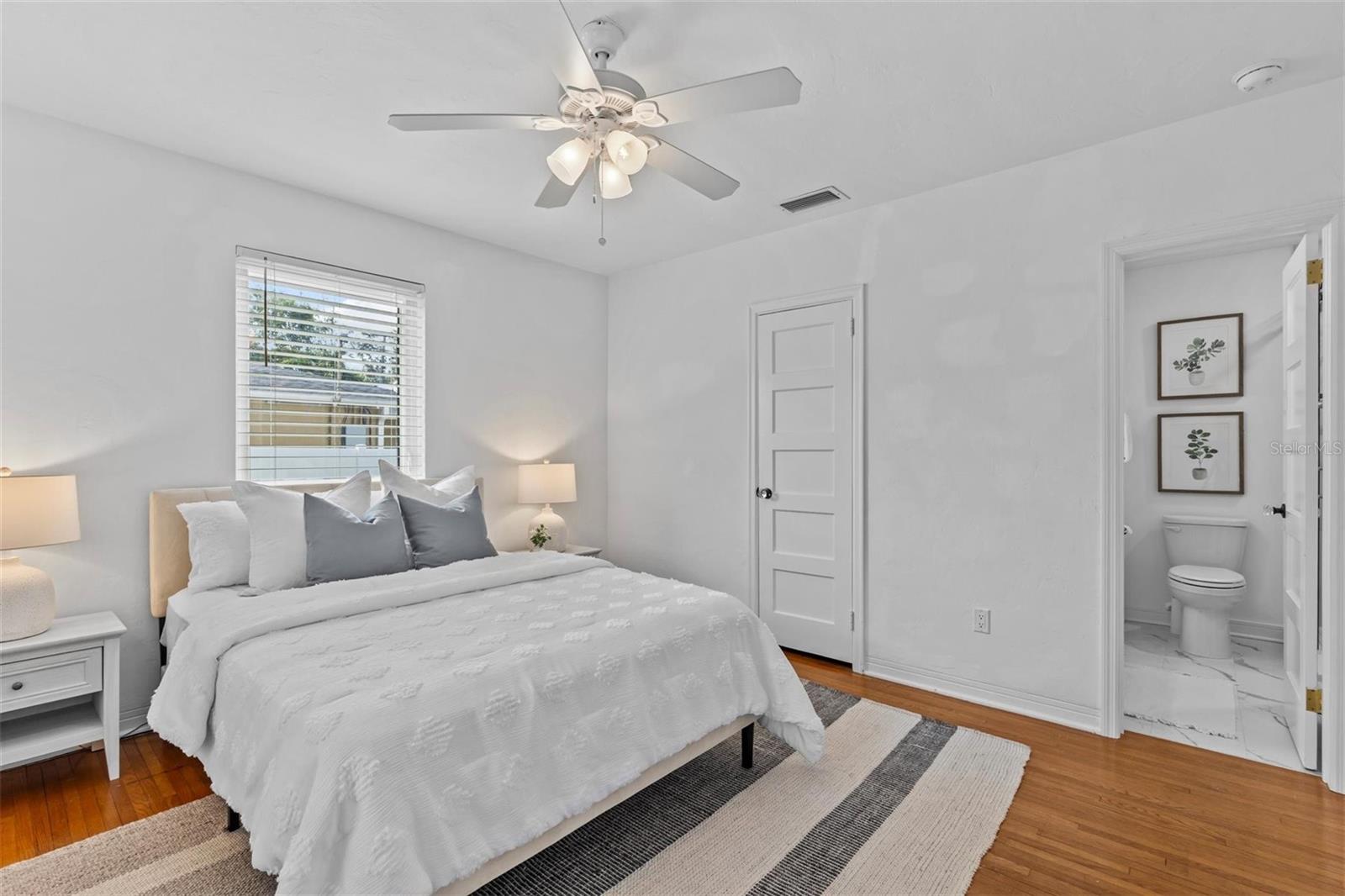 Listing photo id 16 for 3316 San Miguel Street N