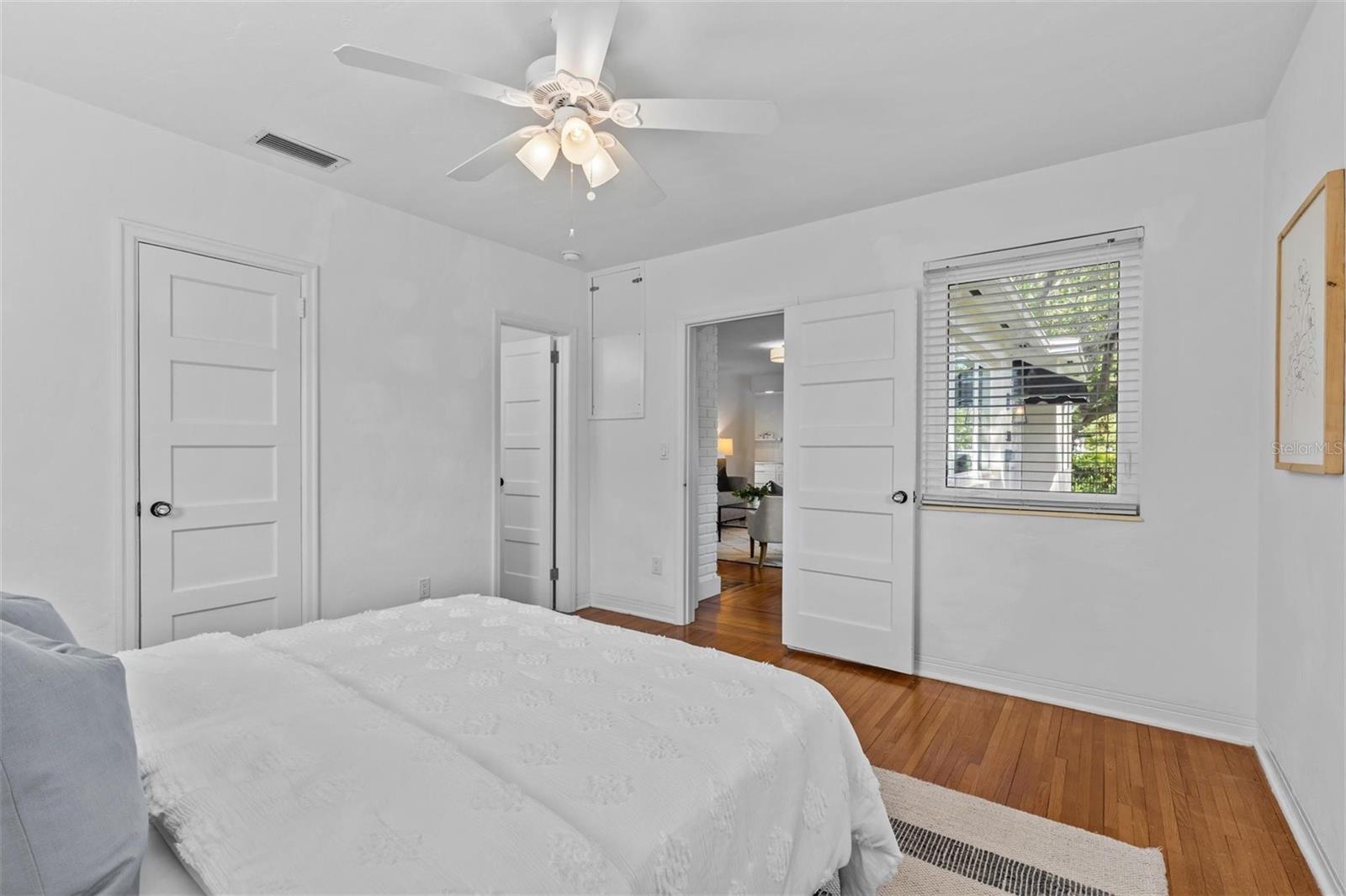 Listing photo id 17 for 3316 San Miguel Street N