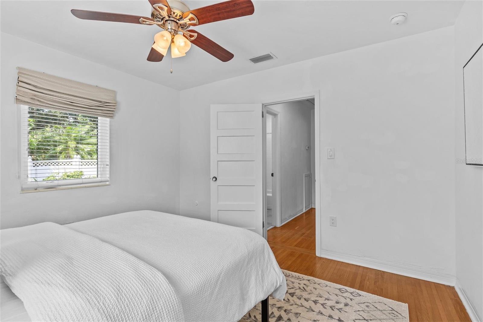 Listing photo id 23 for 3316 San Miguel Street N