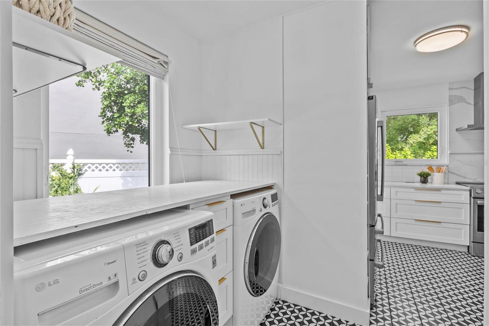 Listing photo id 27 for 3316 San Miguel Street N