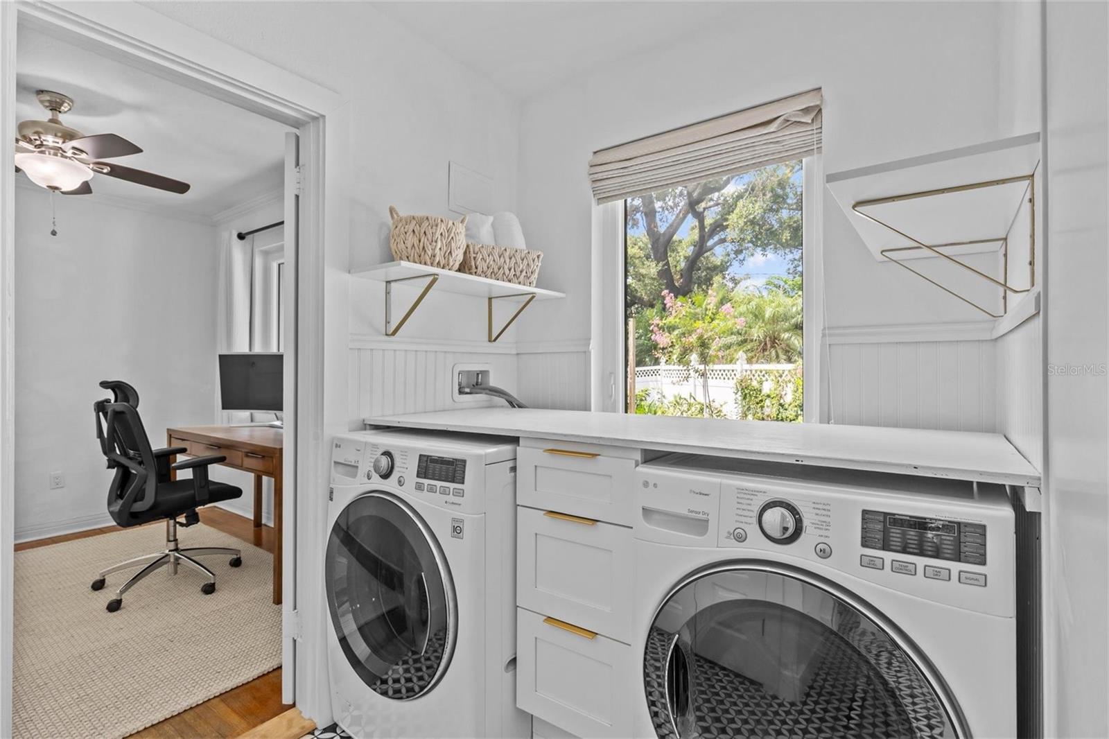 Listing photo id 28 for 3316 San Miguel Street N