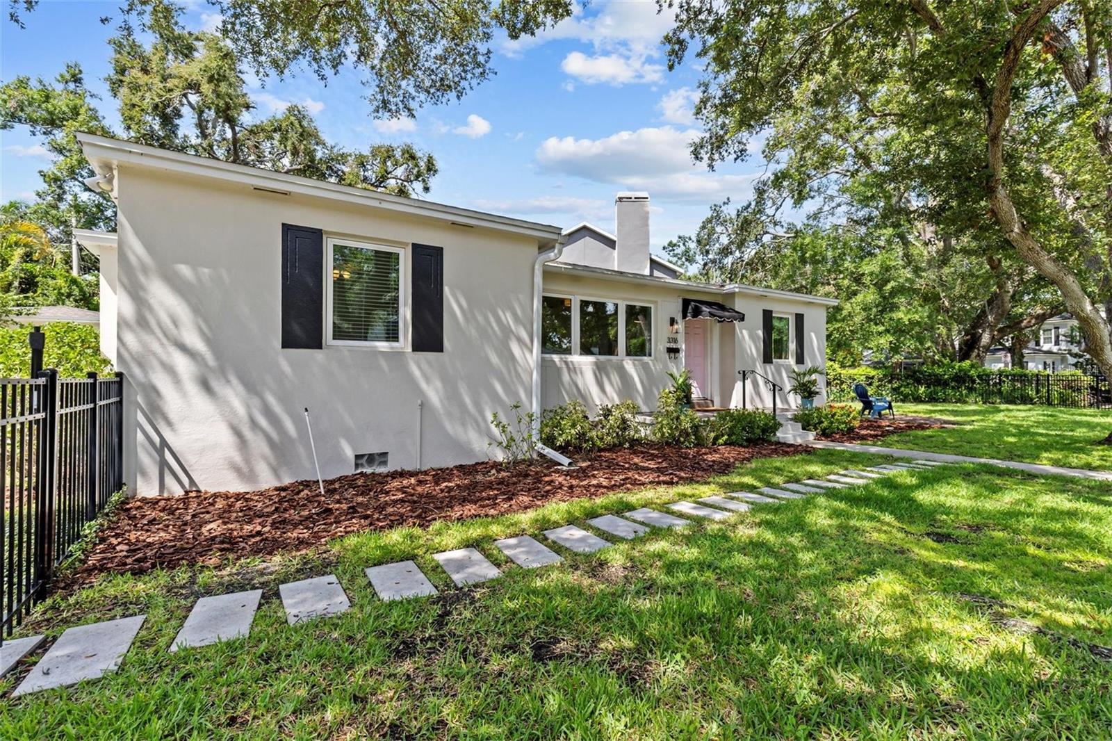 Listing photo id 32 for 3316 San Miguel Street N