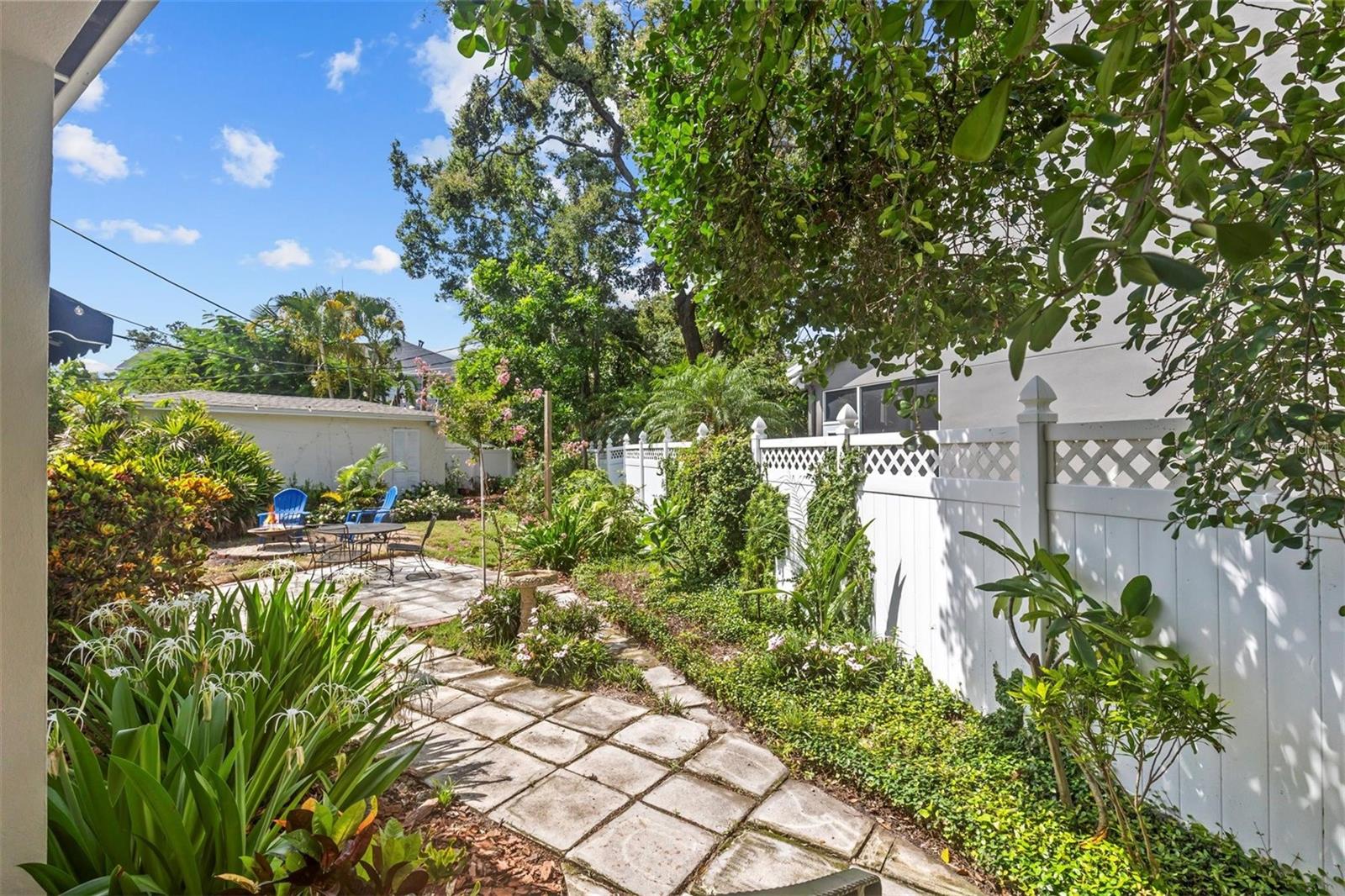Listing photo id 35 for 3316 San Miguel Street N