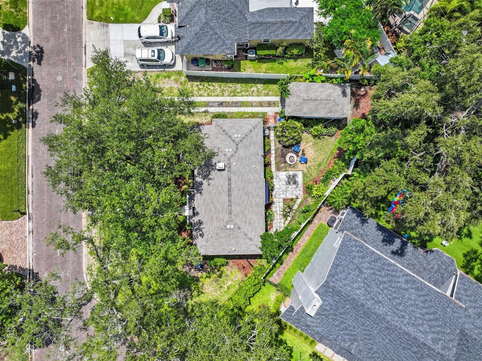 Listing photo id 37 for 3316 San Miguel Street N
