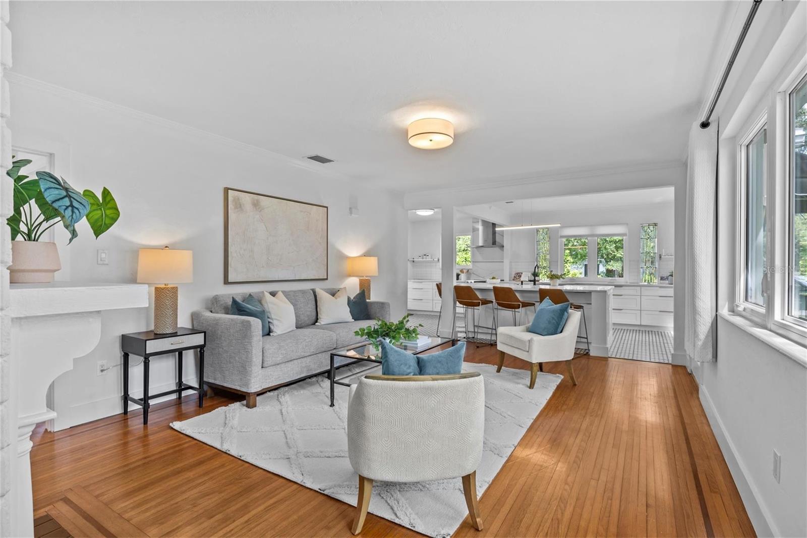 Listing photo id 2 for 3316 San Miguel Street N