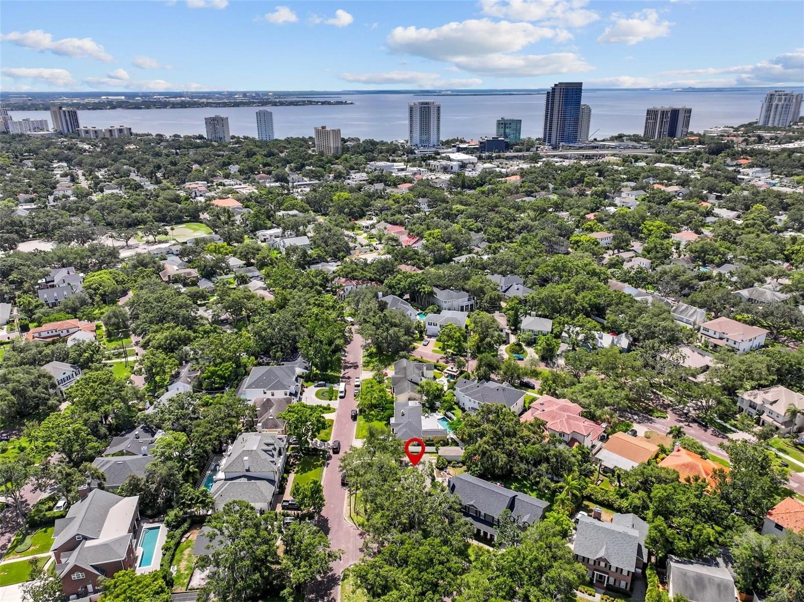 Listing photo id 41 for 3316 San Miguel Street N