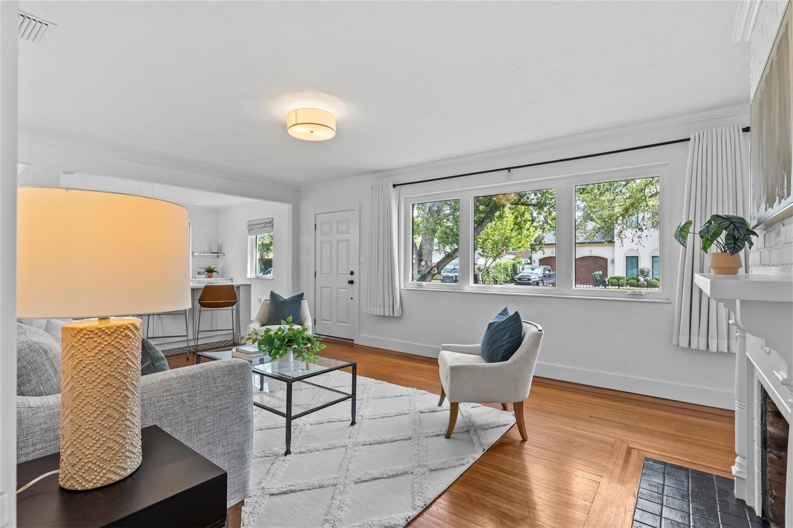 Listing photo id 3 for 3316 San Miguel Street N