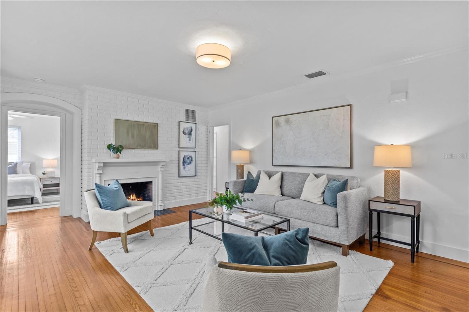 Listing photo id 5 for 3316 San Miguel Street N