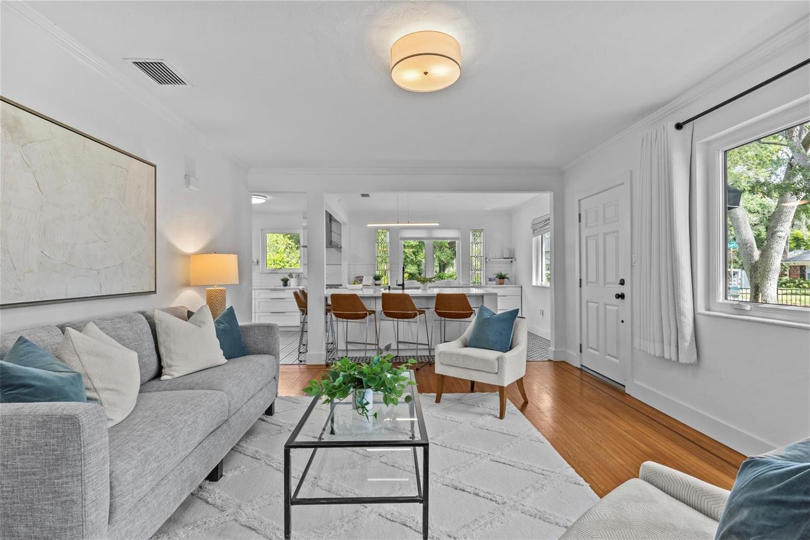 Listing photo id 6 for 3316 San Miguel Street N