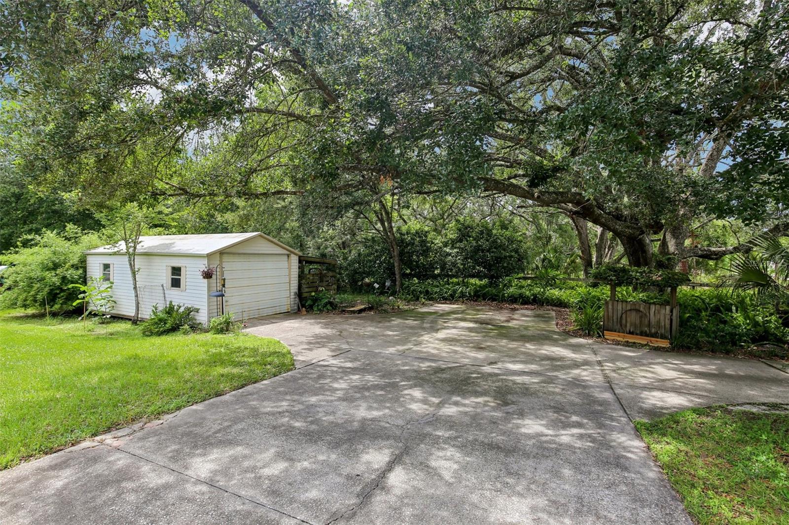Image 6 of 65 For 8229 Quail Hollow Boulevard