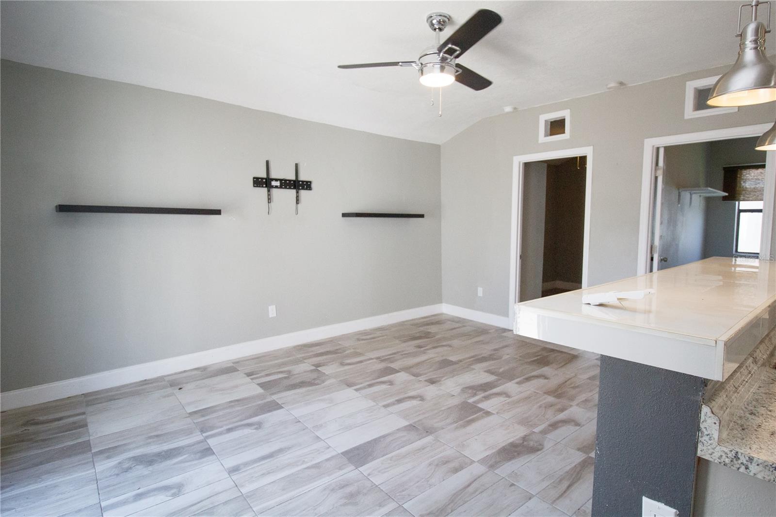 Image 3 of 8 For 2512 Cordelia Street B
