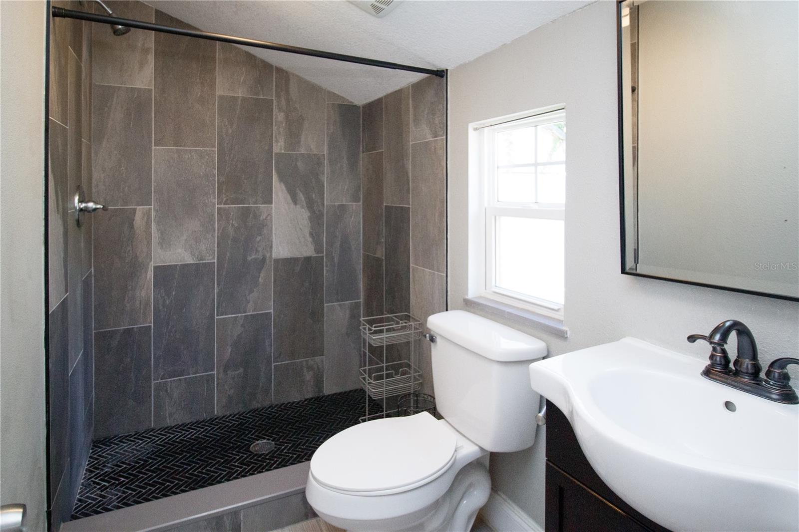 Image 6 of 8 For 2512 Cordelia Street B