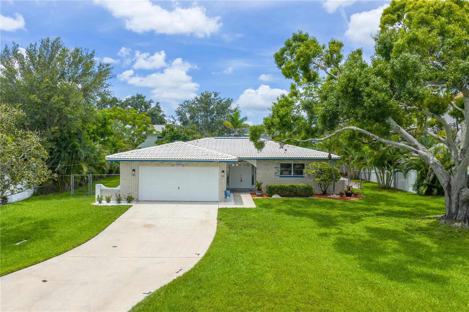 Image 12 of 67 For 4540 Bayshore Boulevard Ne