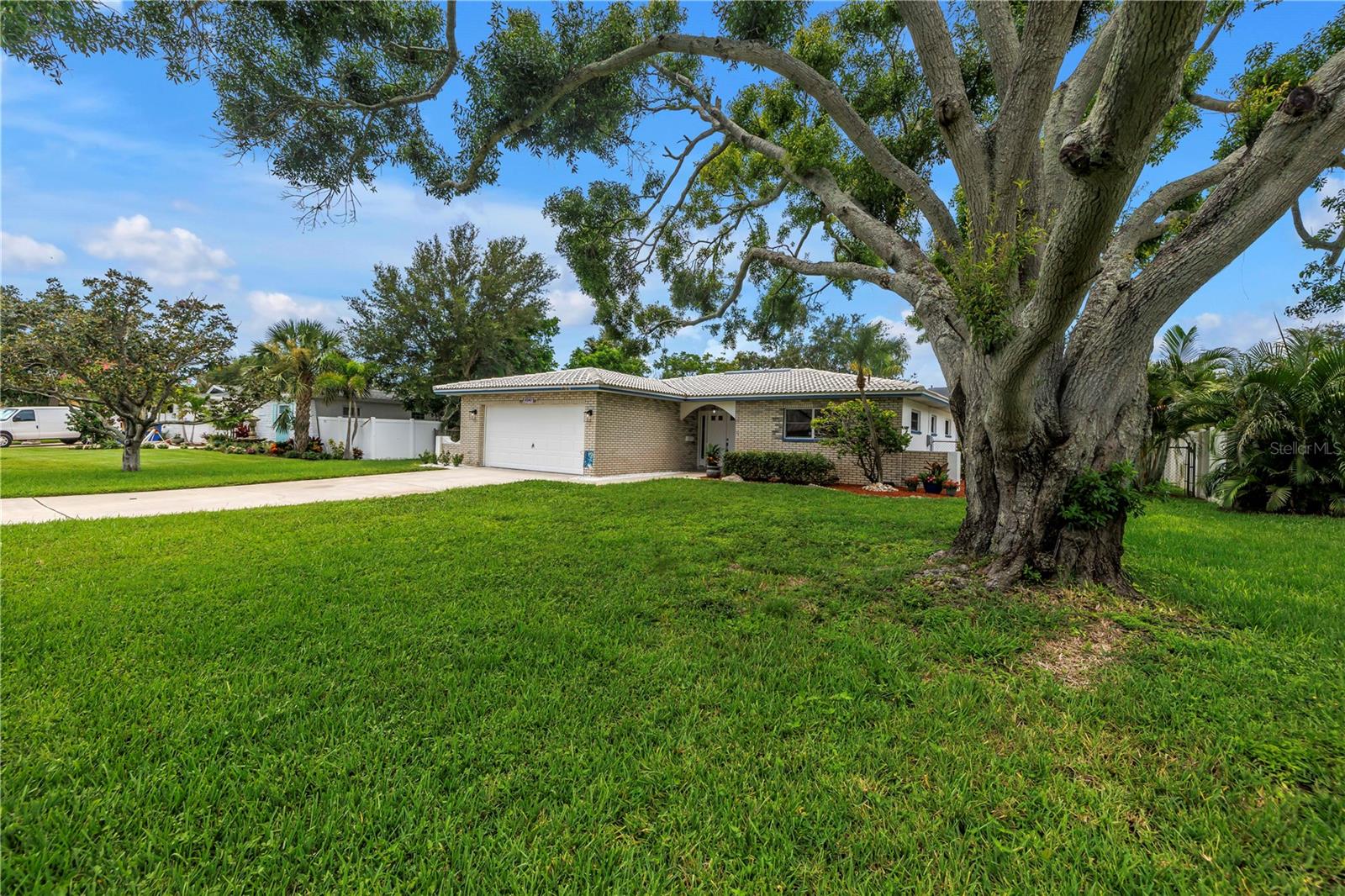 Image 14 of 67 For 4540 Bayshore Boulevard Ne
