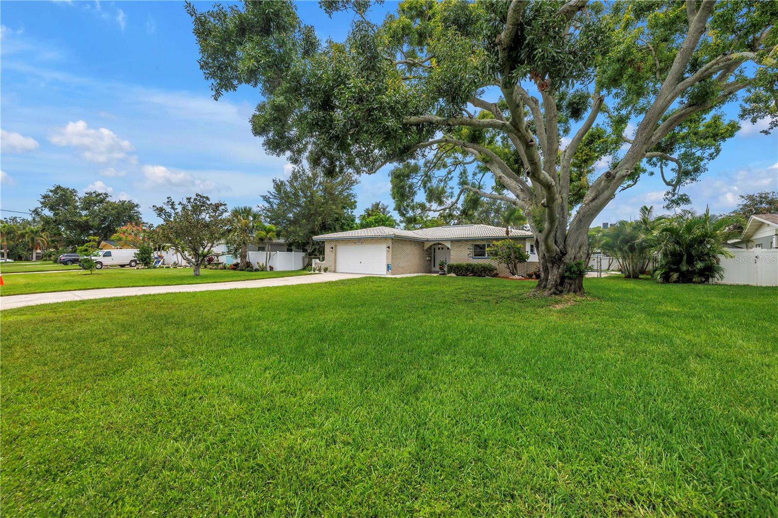 Image 15 of 67 For 4540 Bayshore Boulevard Ne