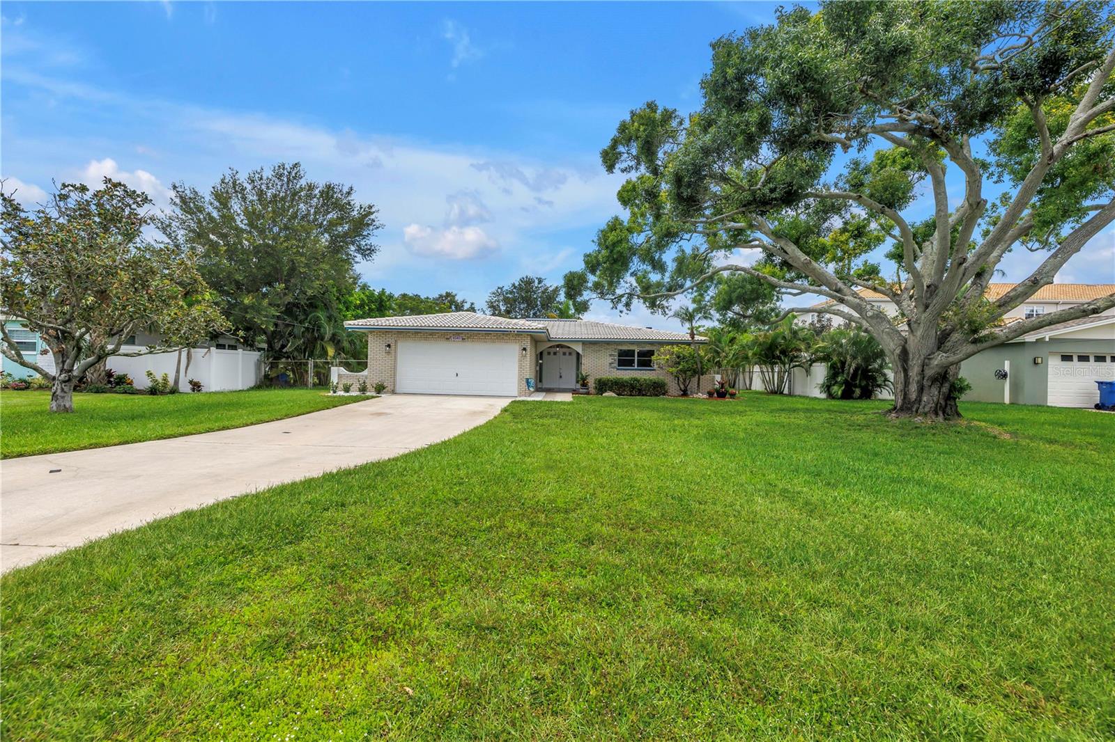 Image 16 of 67 For 4540 Bayshore Boulevard Ne