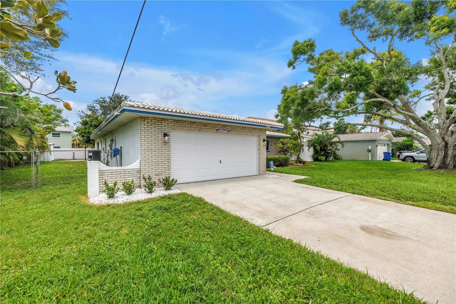 Image 18 of 67 For 4540 Bayshore Boulevard Ne