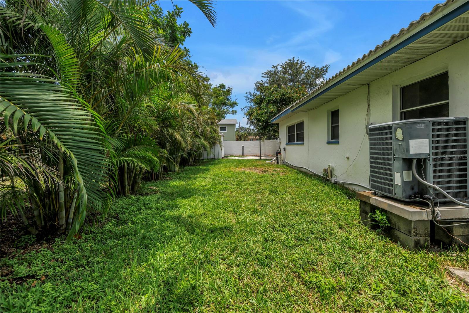 Image 25 of 67 For 4540 Bayshore Boulevard Ne