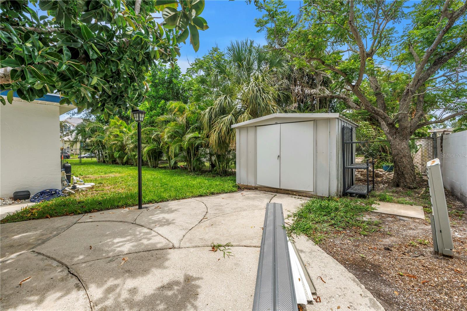 Image 28 of 67 For 4540 Bayshore Boulevard Ne