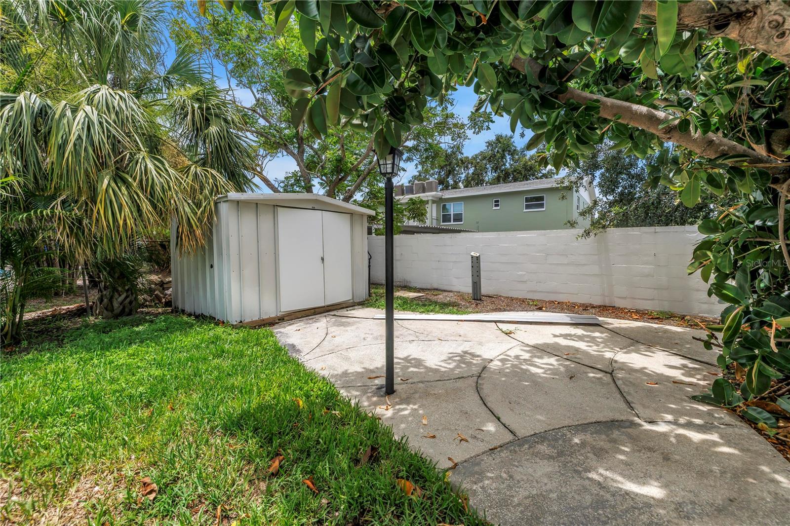 Image 29 of 67 For 4540 Bayshore Boulevard Ne