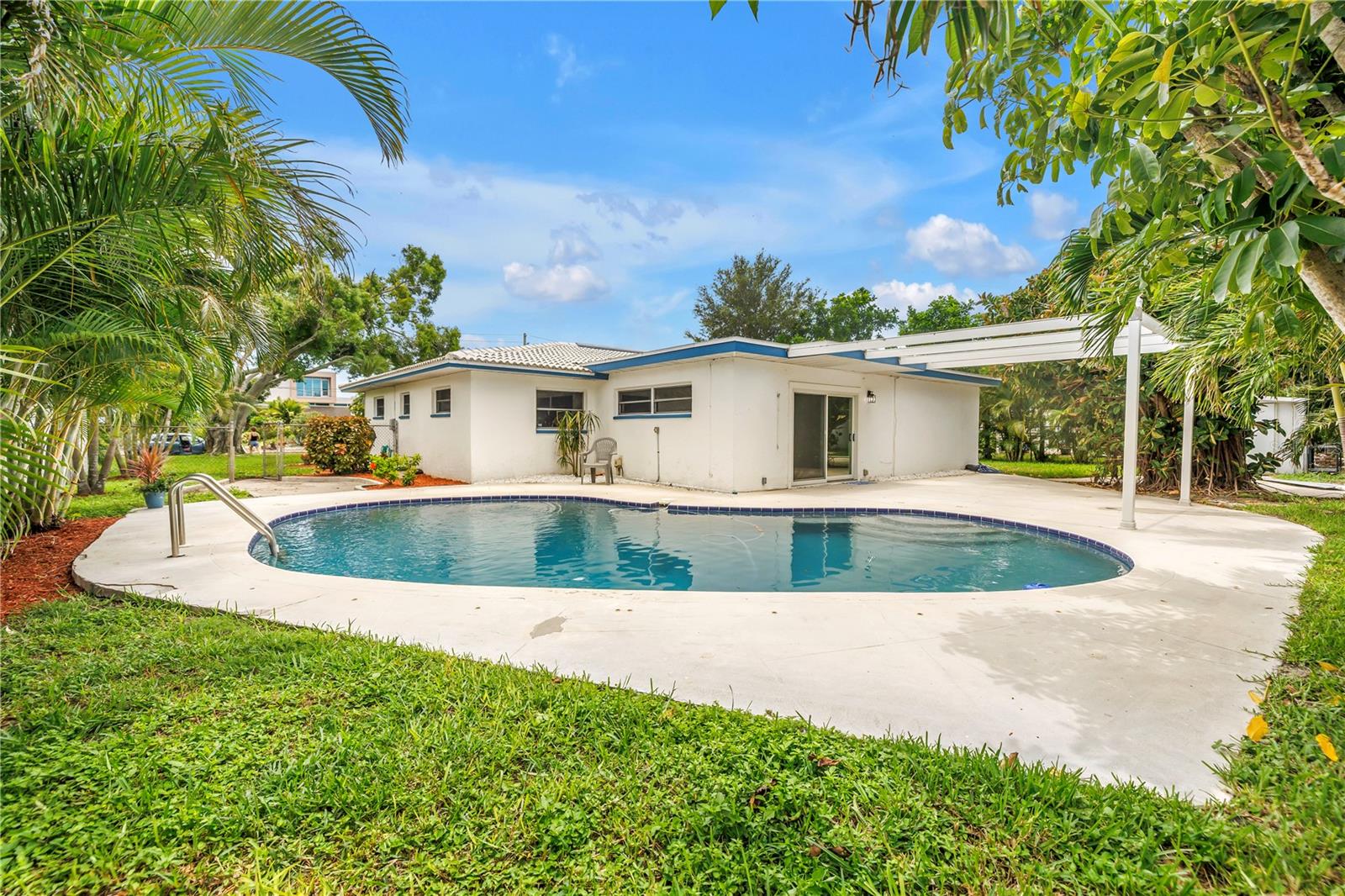 Image 31 of 67 For 4540 Bayshore Boulevard Ne