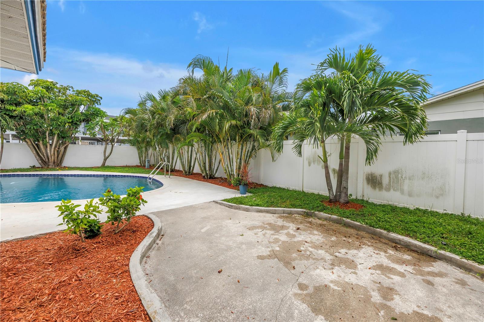 Image 33 of 67 For 4540 Bayshore Boulevard Ne