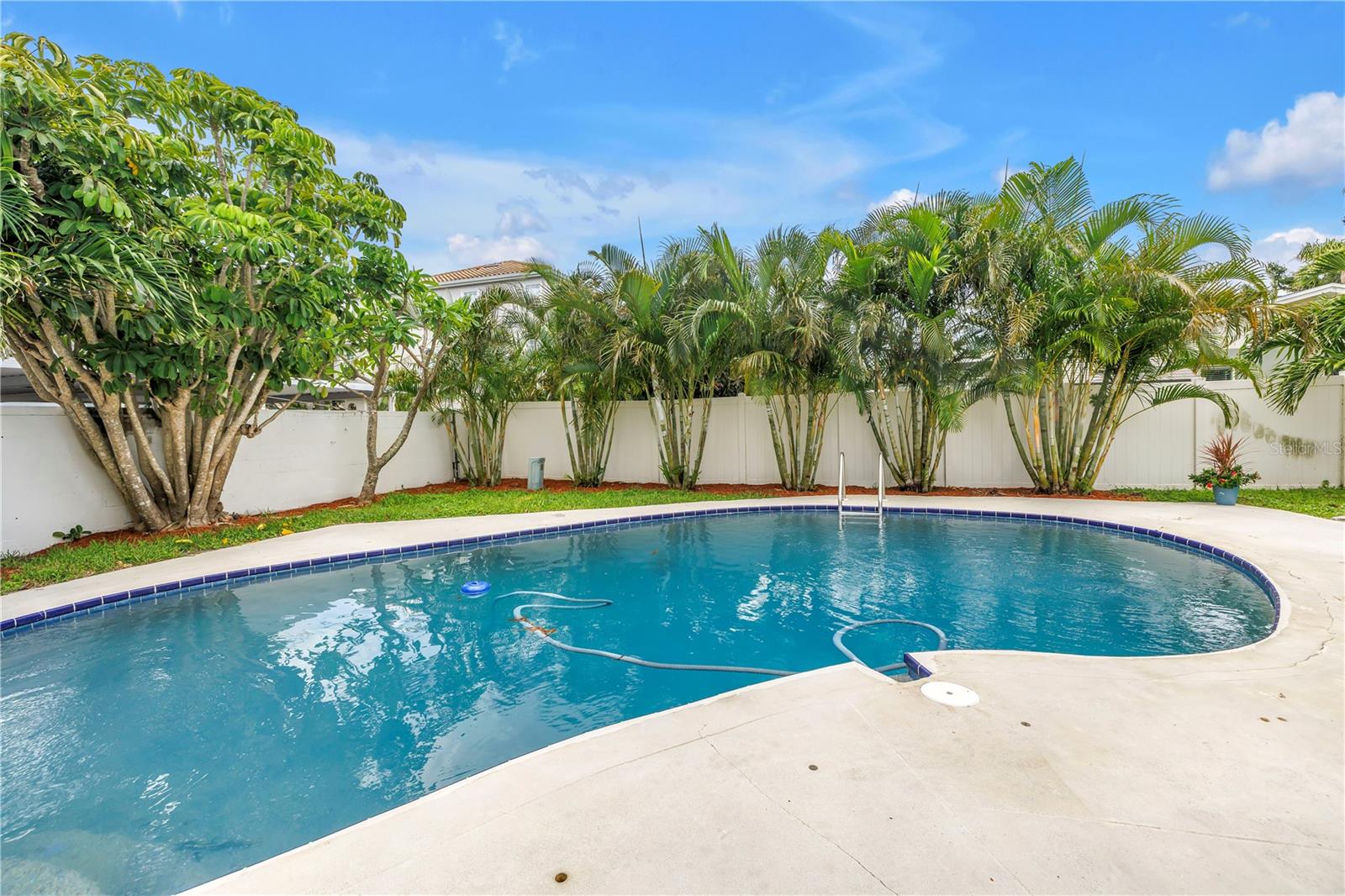 Image 37 of 67 For 4540 Bayshore Boulevard Ne