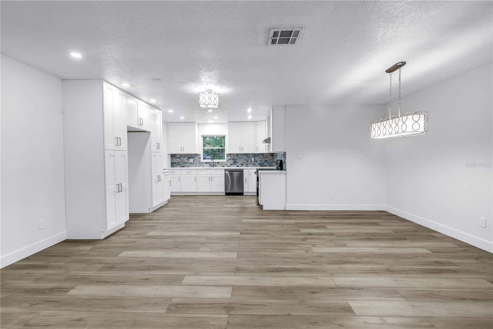 Image 41 of 67 For 4540 Bayshore Boulevard Ne