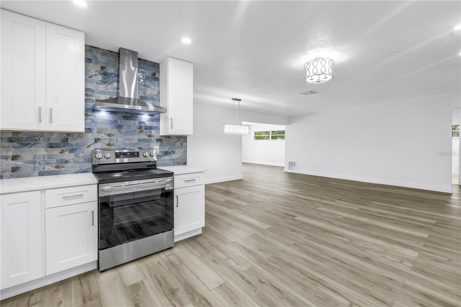 Image 43 of 67 For 4540 Bayshore Boulevard Ne