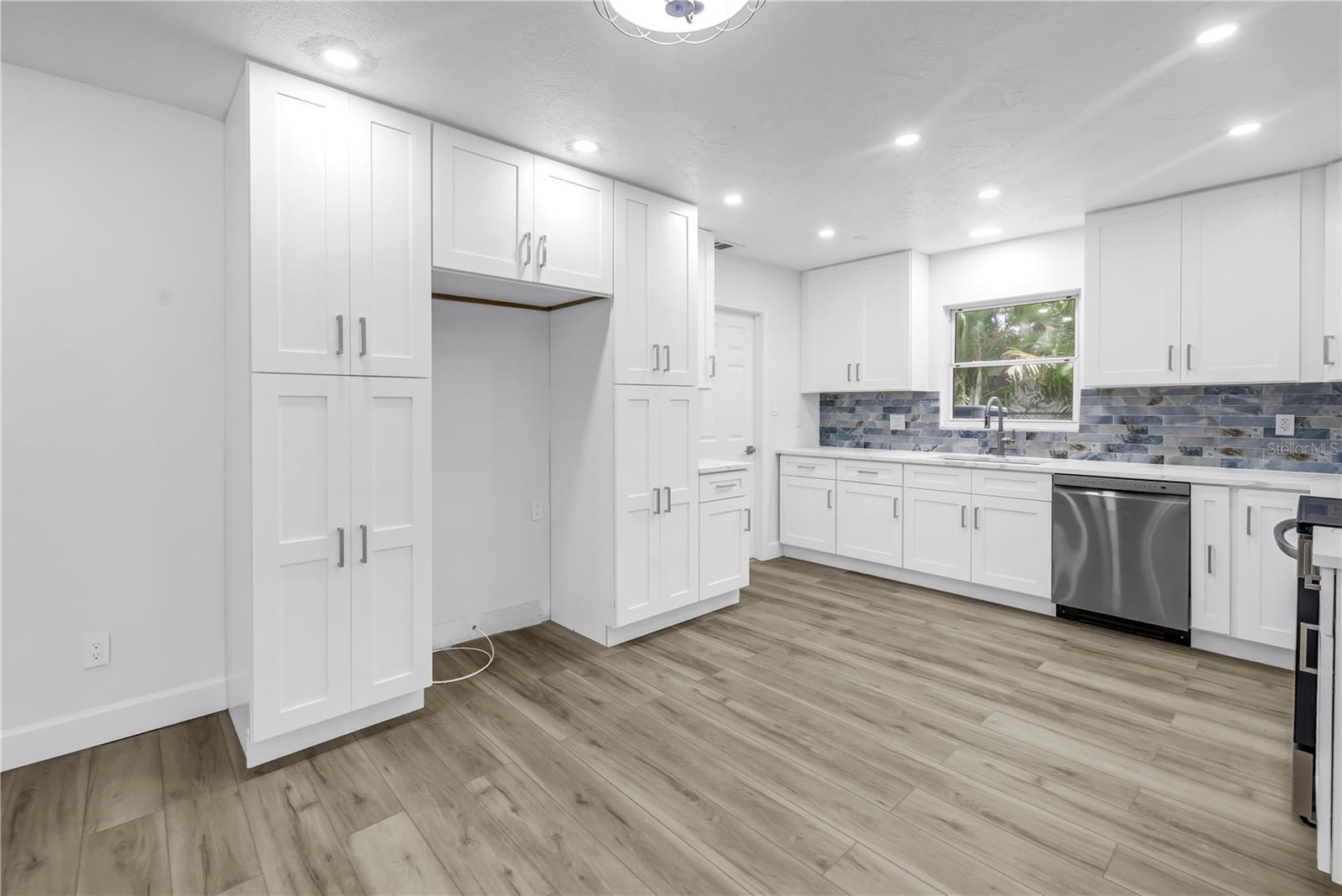 Image 45 of 67 For 4540 Bayshore Boulevard Ne