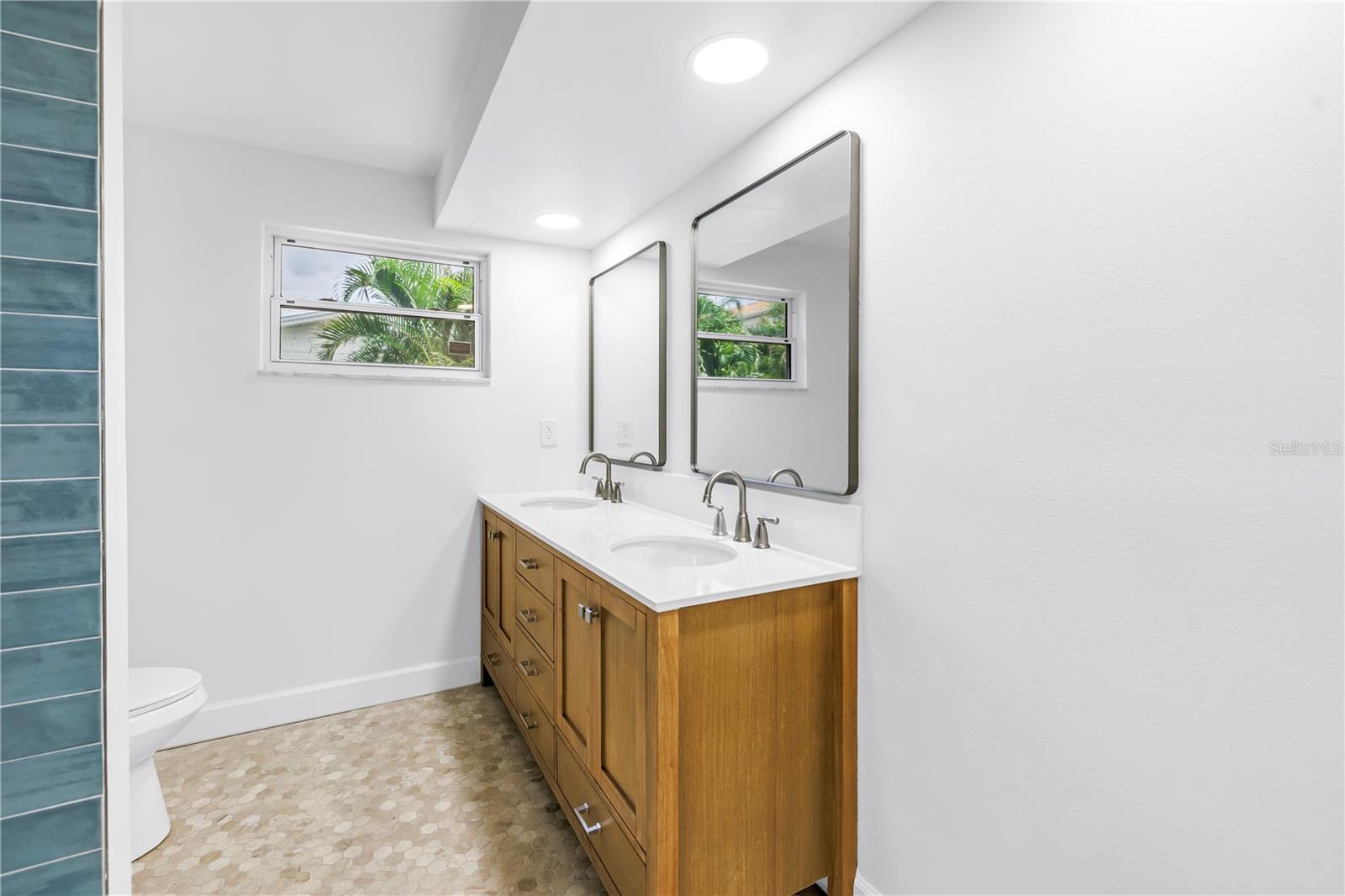Image 47 of 67 For 4540 Bayshore Boulevard Ne