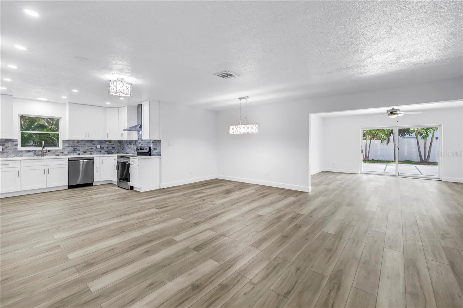 Image 48 of 67 For 4540 Bayshore Boulevard Ne
