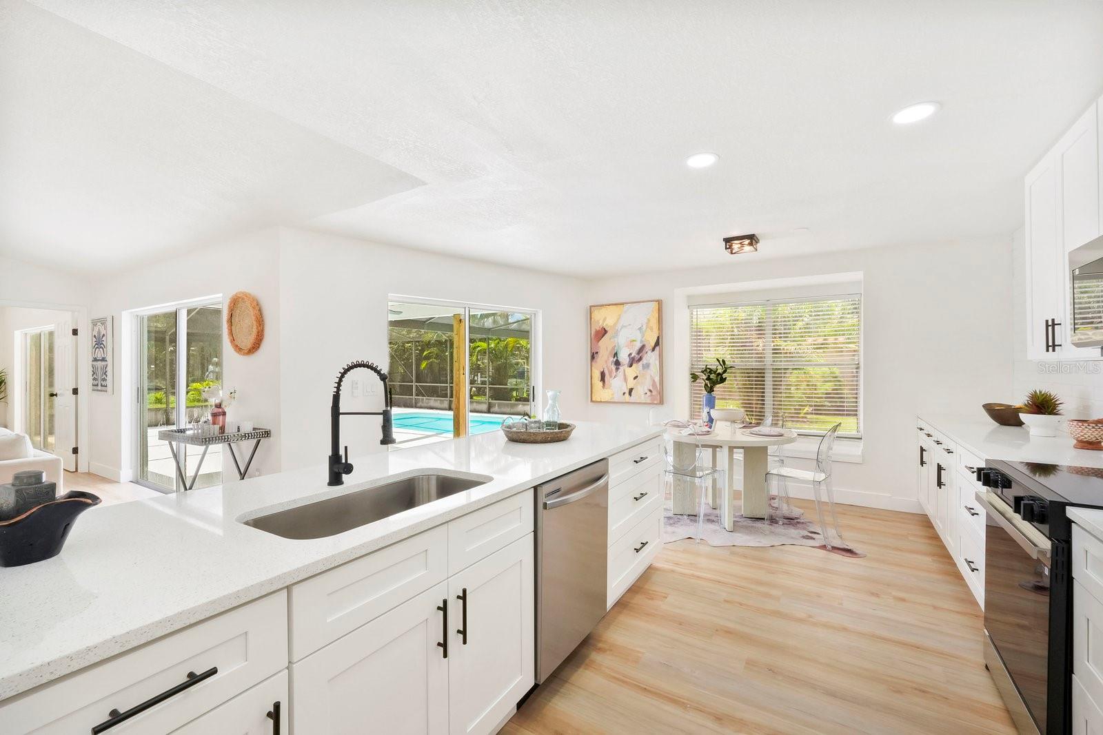 Listing photo id 17 for 373 Wood Dove Avenue