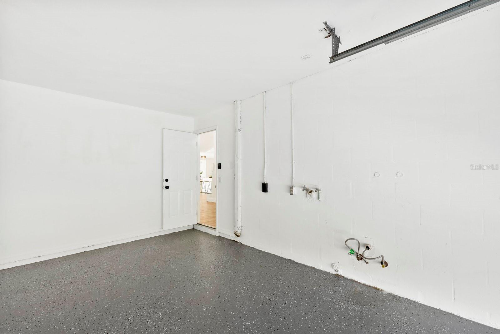 Listing photo id 30 for 373 Wood Dove Avenue