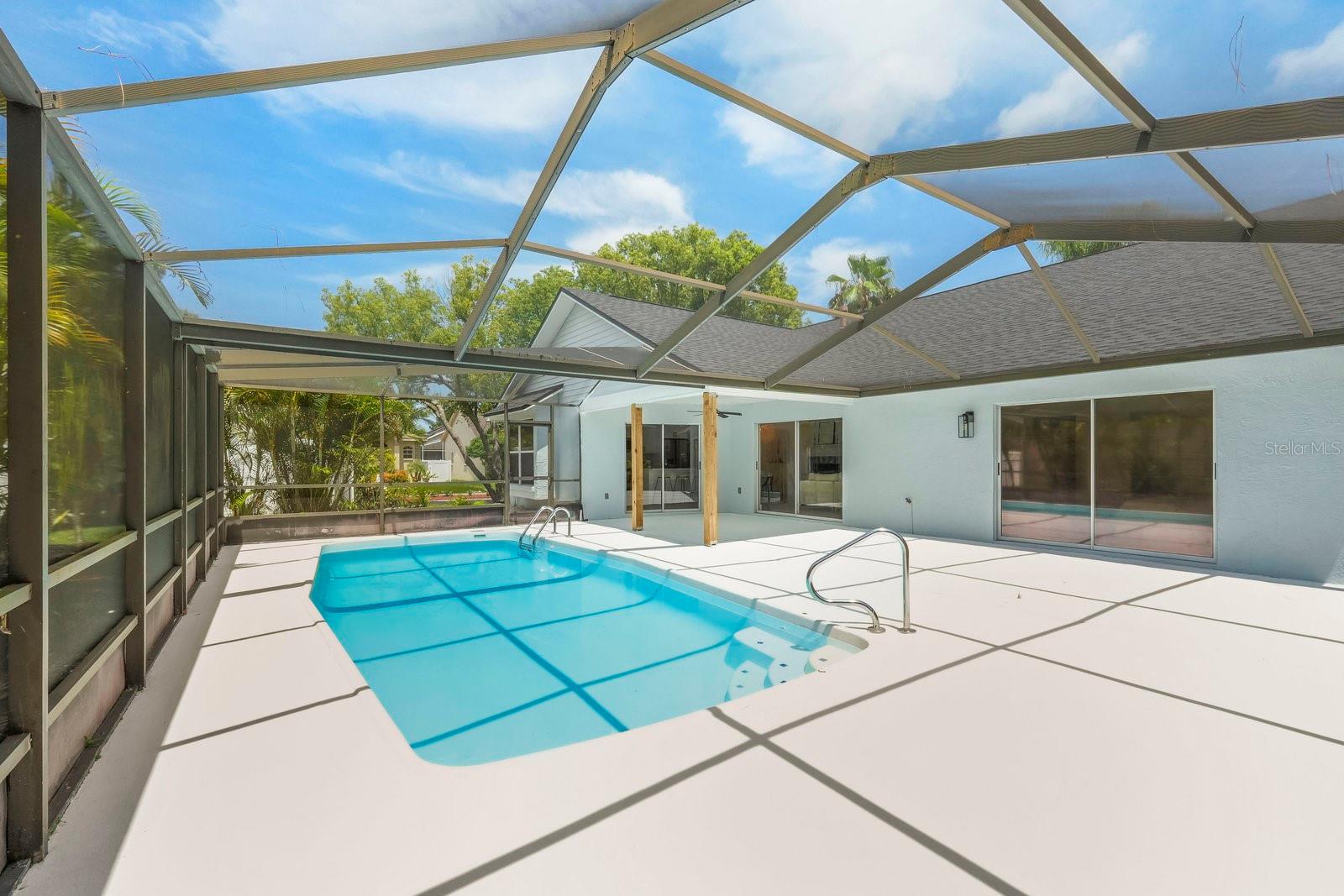 Listing photo id 33 for 373 Wood Dove Avenue