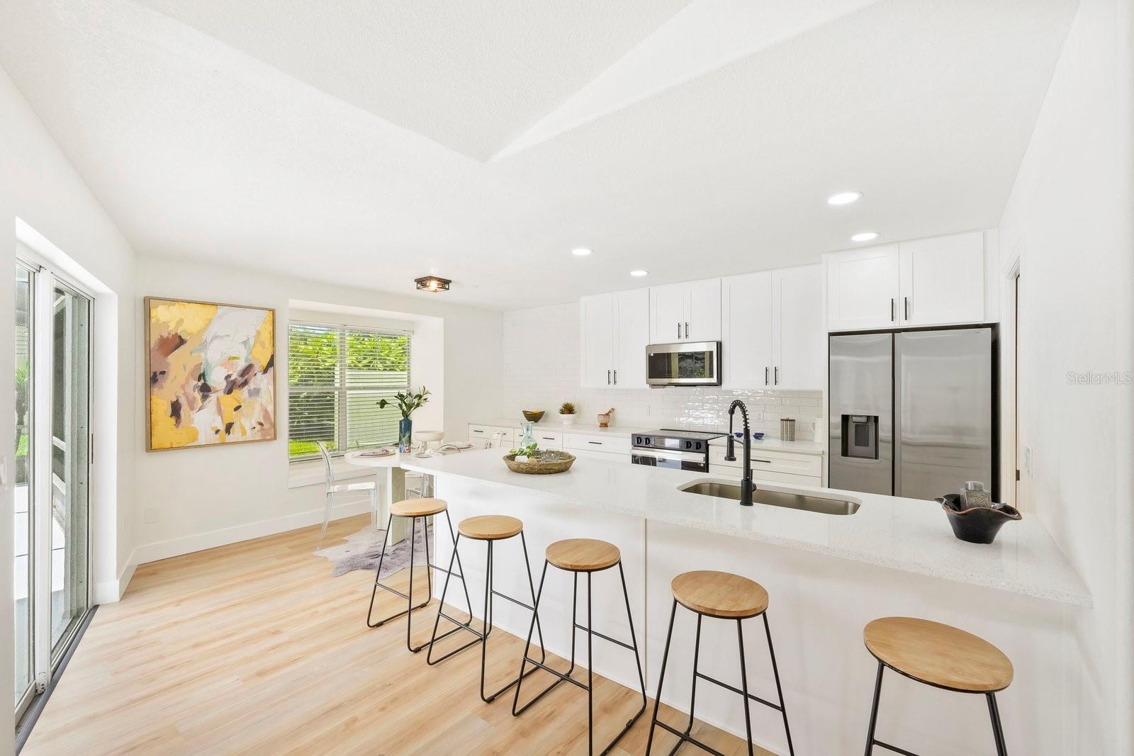 Listing photo id 3 for 373 Wood Dove Avenue