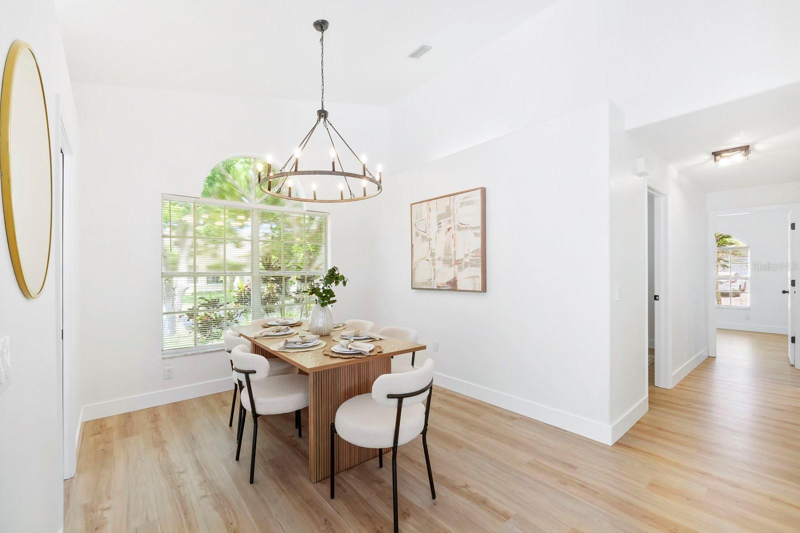 Listing photo id 4 for 373 Wood Dove Avenue