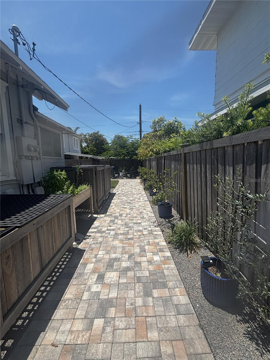 Image 10 of 18 For 216 10th Avenue Ne
