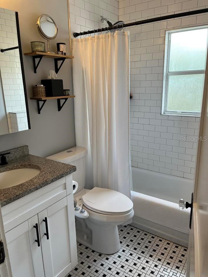 Image 14 of 18 For 216 10th Avenue Ne
