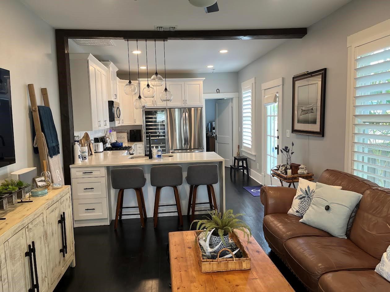 Image 2 of 18 For 216 10th Avenue Ne