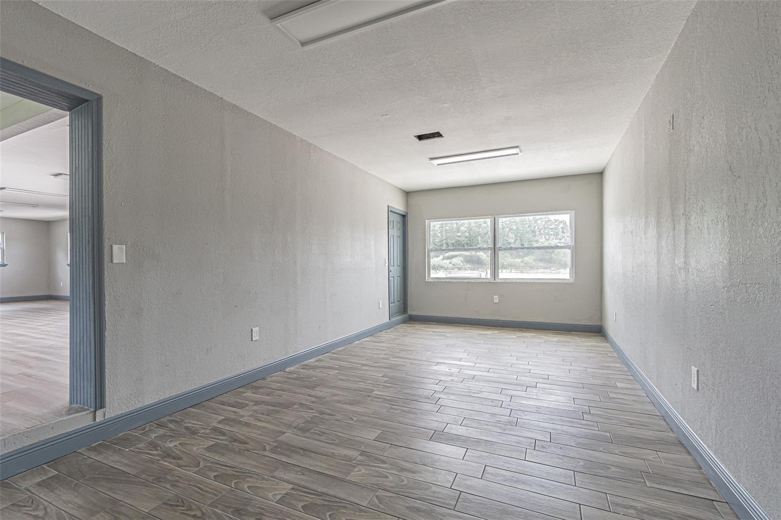 Listing photo id 3 for 4623 Land O Lakes Boulevard