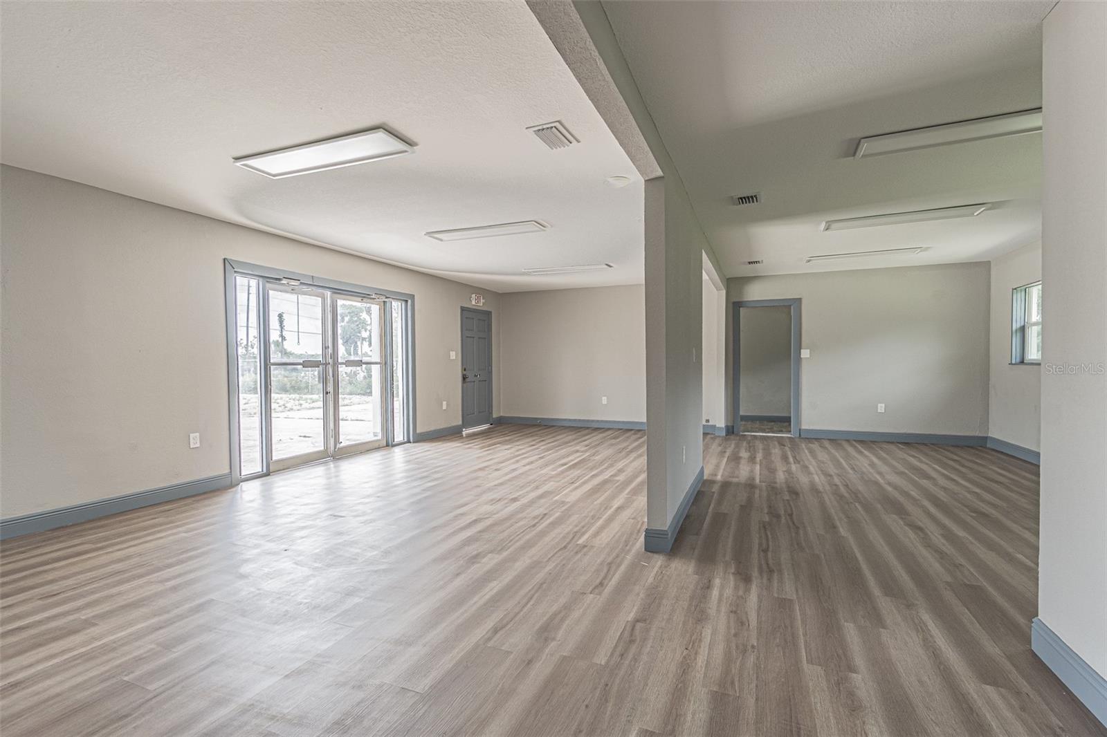 Listing photo id 4 for 4623 Land O Lakes Boulevard