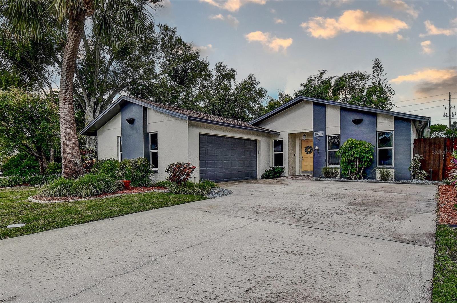 Image 2 of 48 For 10900 65th Way N