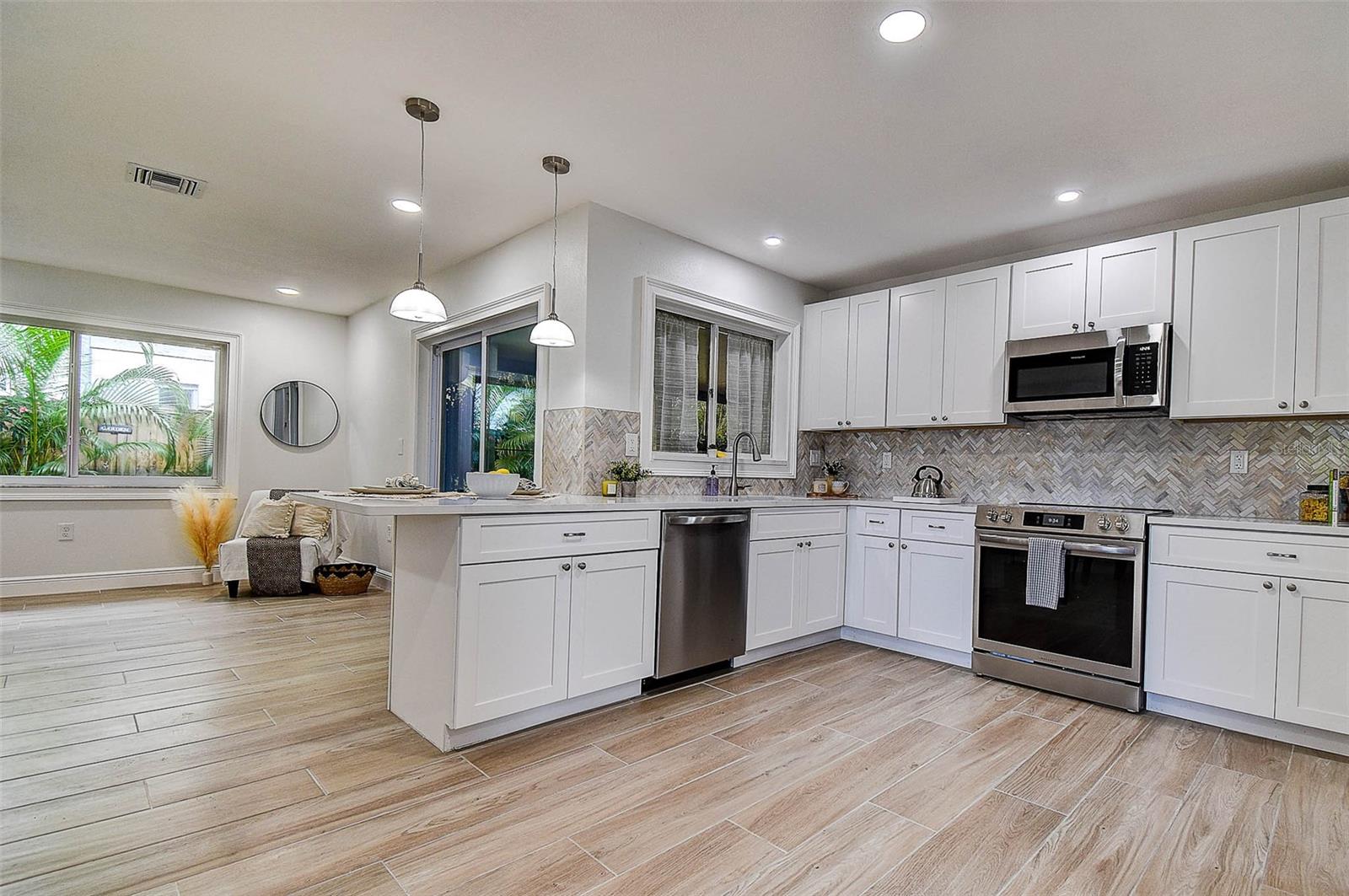 Image 5 of 48 For 10900 65th Way N