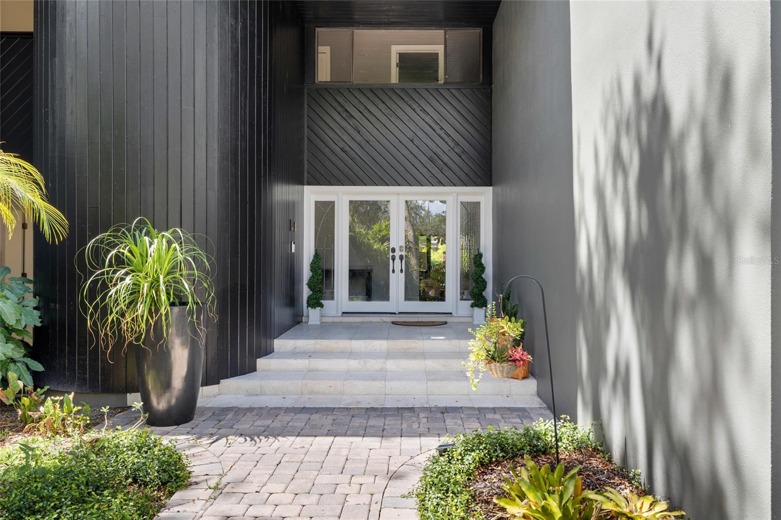 Image 5 of 68 For 410 Montrose Avenue
