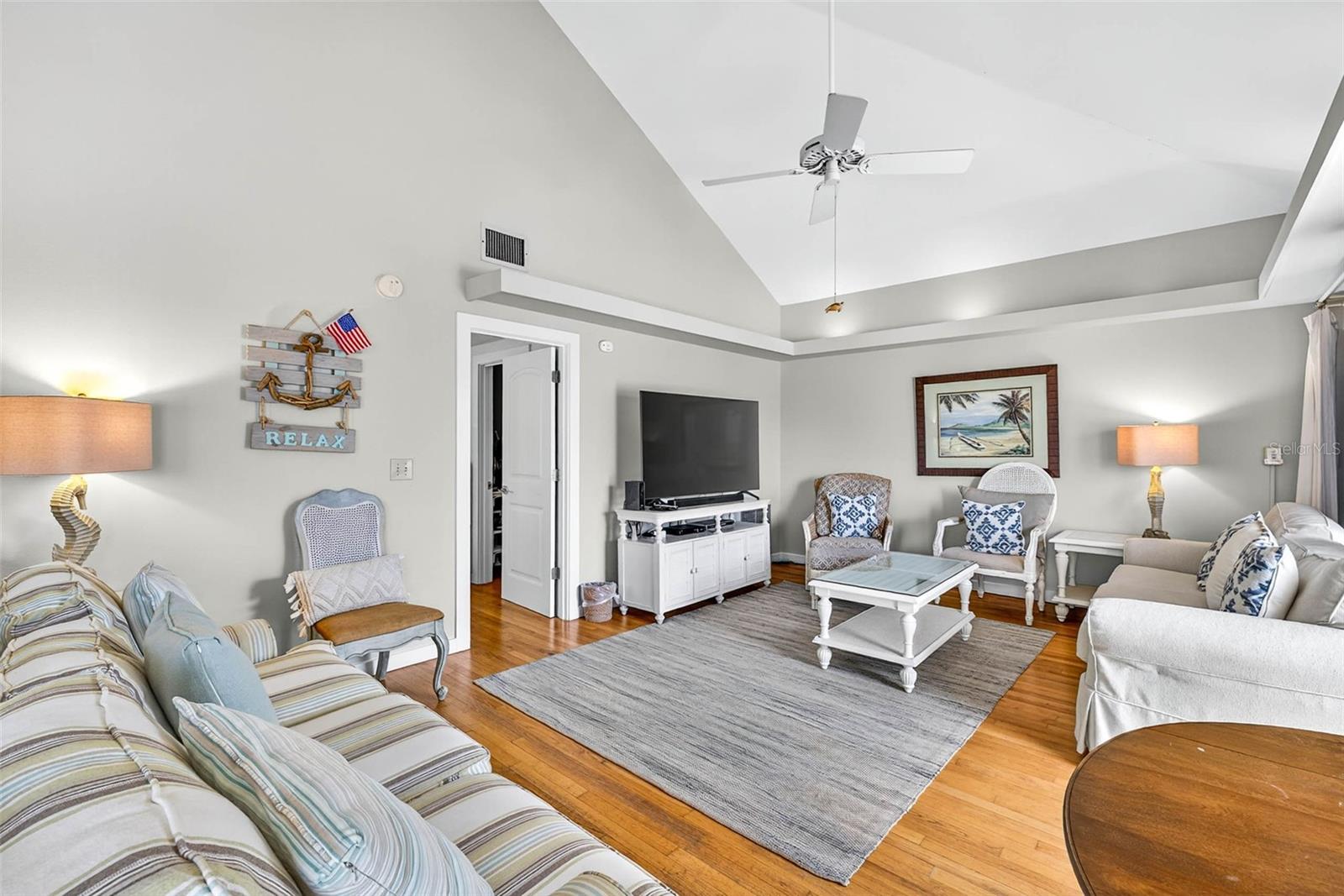 Image 9 of 46 For 5613 Gulf Drive