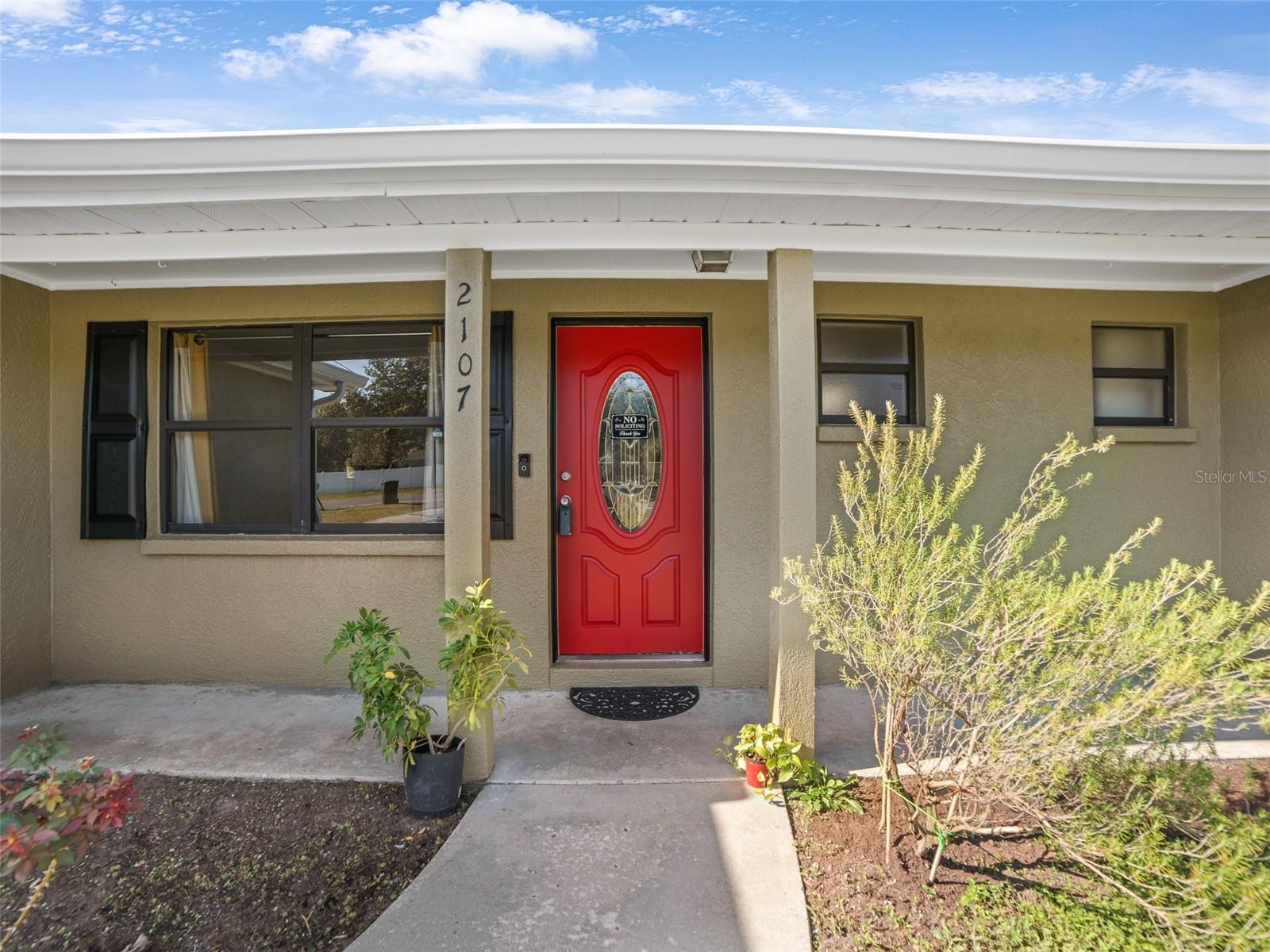 Image 2 of 30 For 2107 Lumsden Avenue